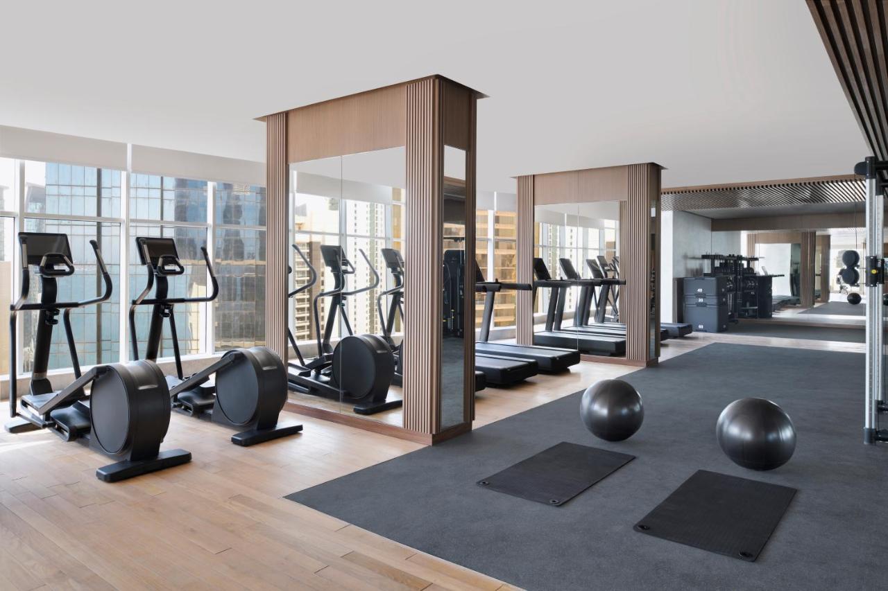 Element By Westin West Bay Doha Hotell Exteriör bild The gym at The Hari