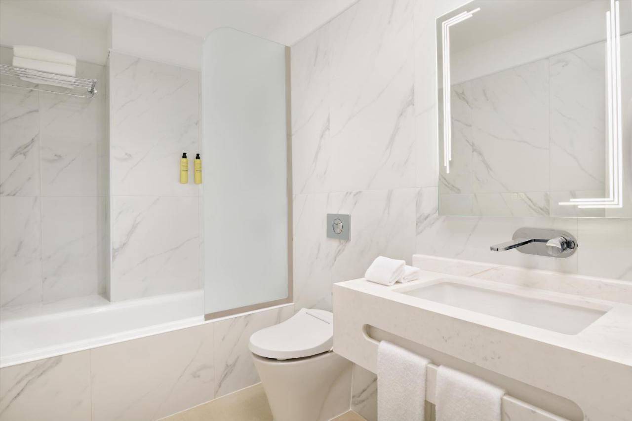 Element By Westin West Bay Doha Hotell Exteriör bild