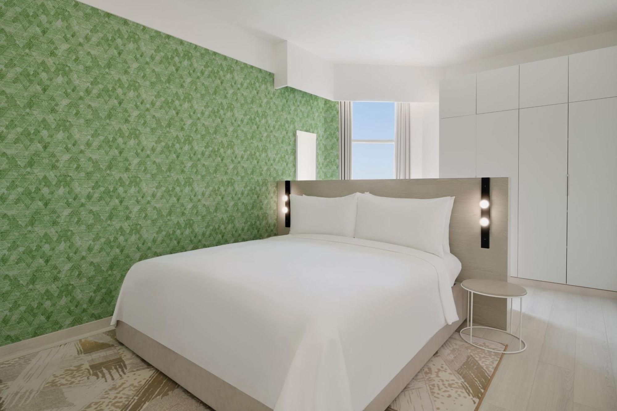 Element By Westin West Bay Doha Hotell Exteriör bild A bedroom