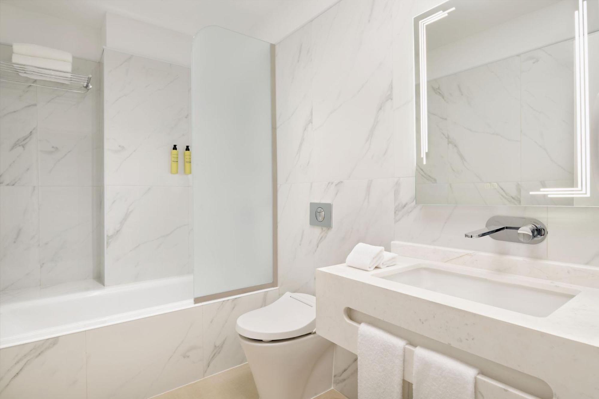 Element By Westin West Bay Doha Hotell Exteriör bild