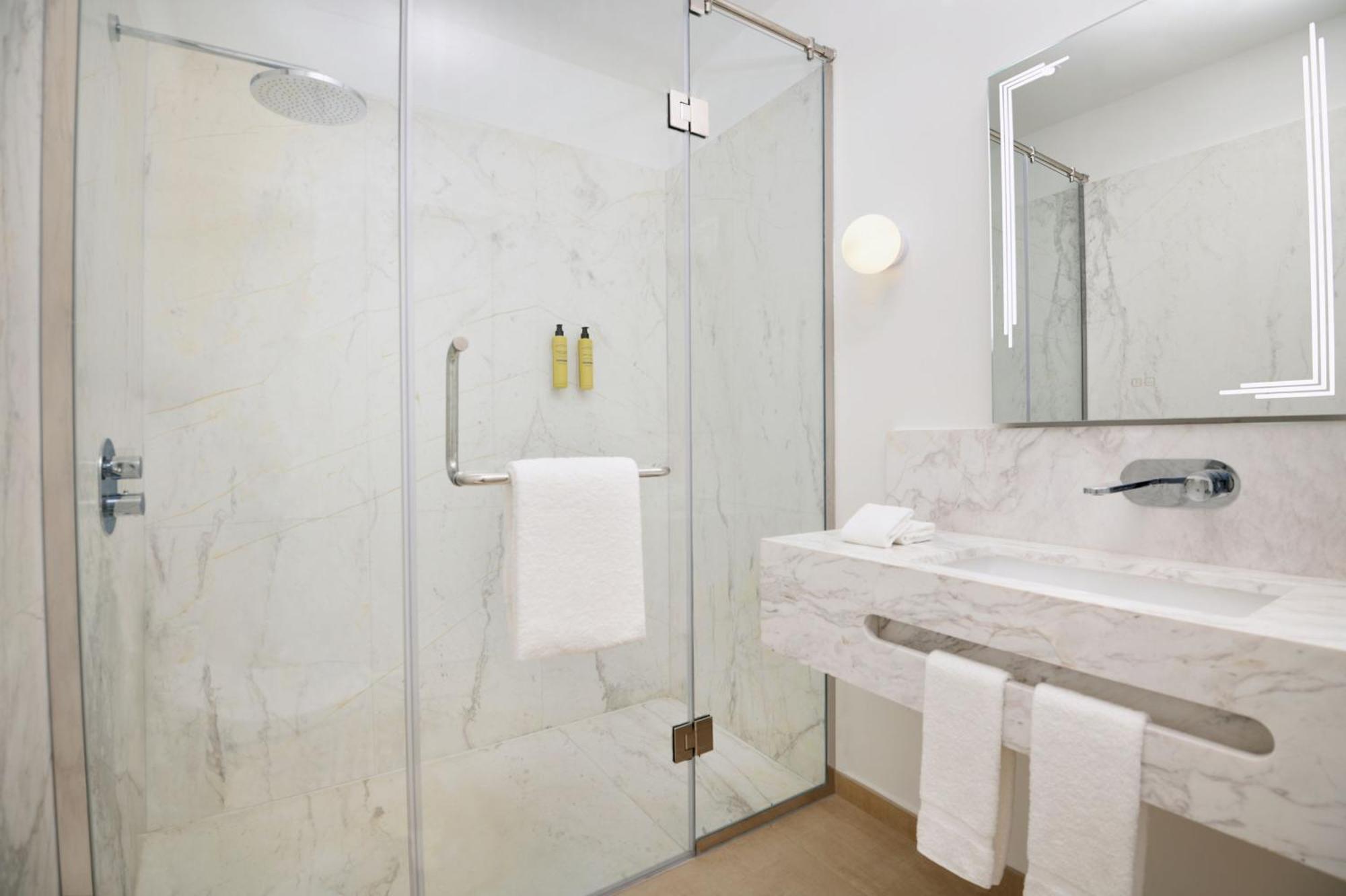 Element By Westin West Bay Doha Hotell Exteriör bild